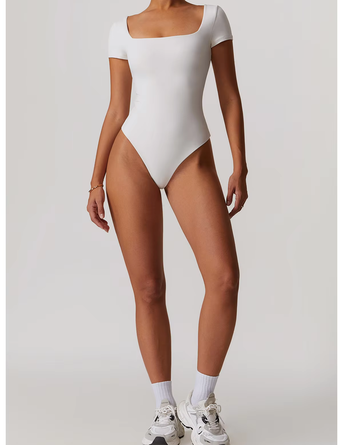 white_t_shirt_thong_1.png